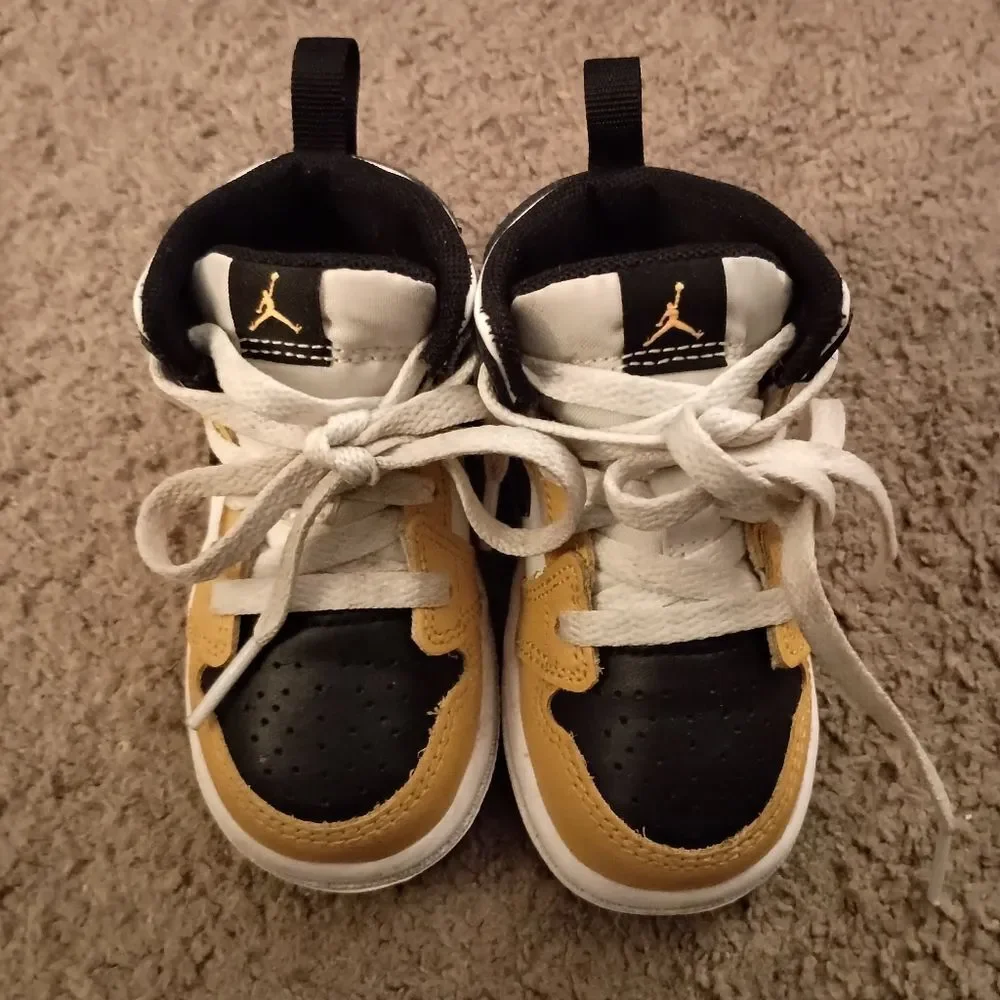 Jordan 1 Retro Mid Yellow Black White DQ8425-701 Toddler Size 5C PRE-OWNED